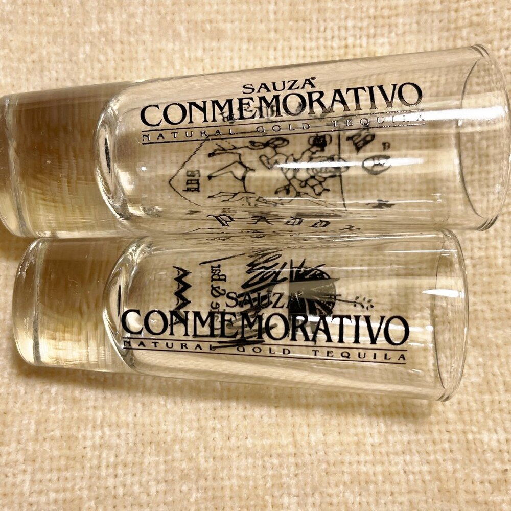 Lot of 2 Suaza Shot Glasses Conmemorativo Natural Gold Tequila Clear VNTG